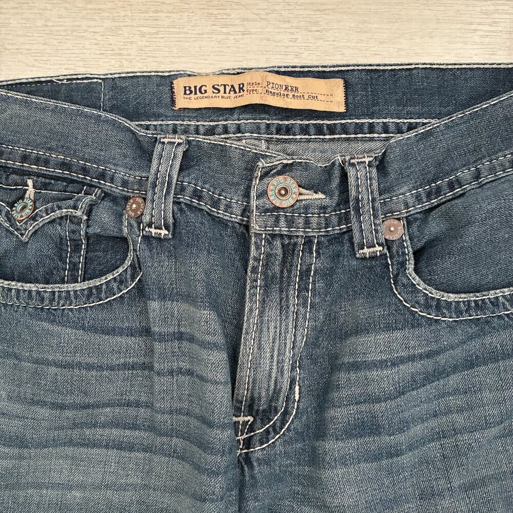 Big Star Men's "Pioneer" Regular Boot Cut Med Wash Jeans Size 34 Regular